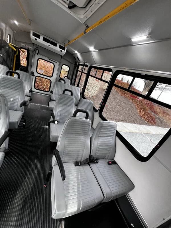 2017 Ford E-450 Shuttle Bus - Image 17