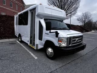 2017 Ford E-450 bus
