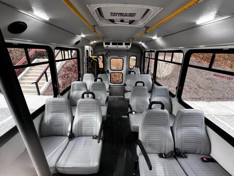 2017 Ford E-450 Shuttle Bus - Image 11