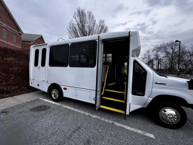 2017 Ford E-450 Shuttle Bus - Image 2