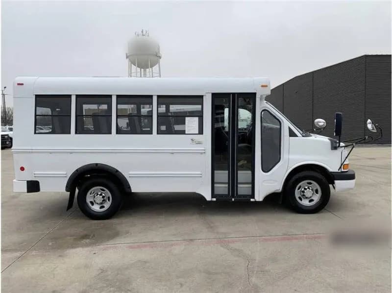 2013 Chevrolet Express 3500 Shuttle Bus - Image 7