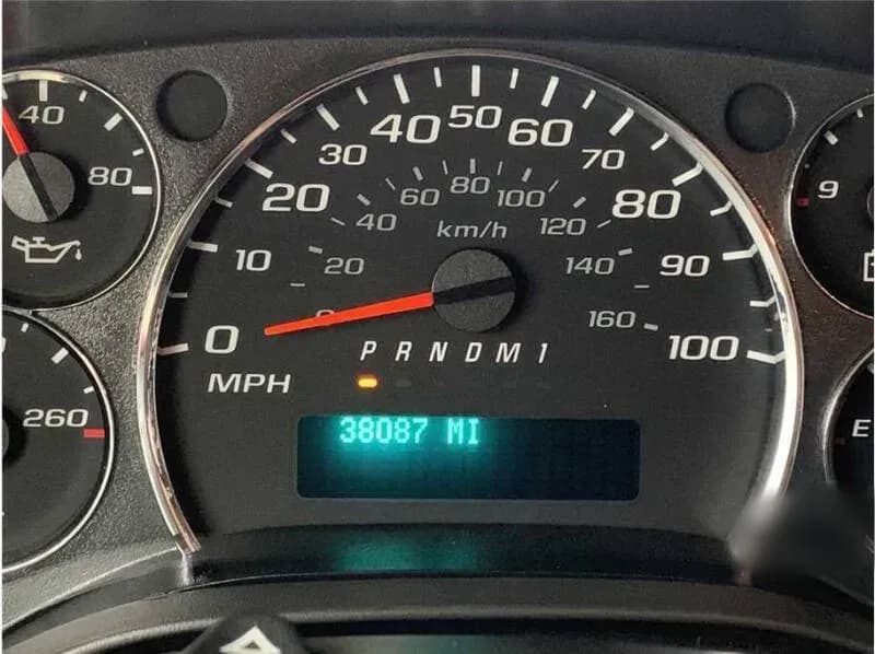 2013 Chevrolet Express 3500 Shuttle Bus - Image 11