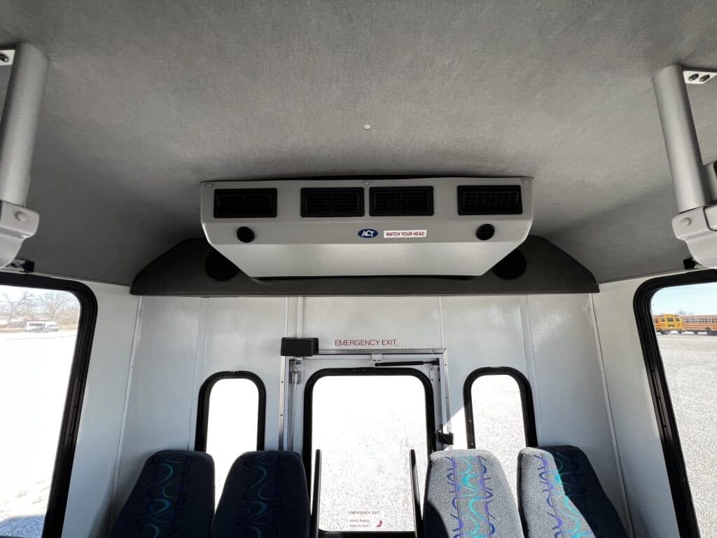 2017 Ford Eldorado Shuttle Bus - Image 12
