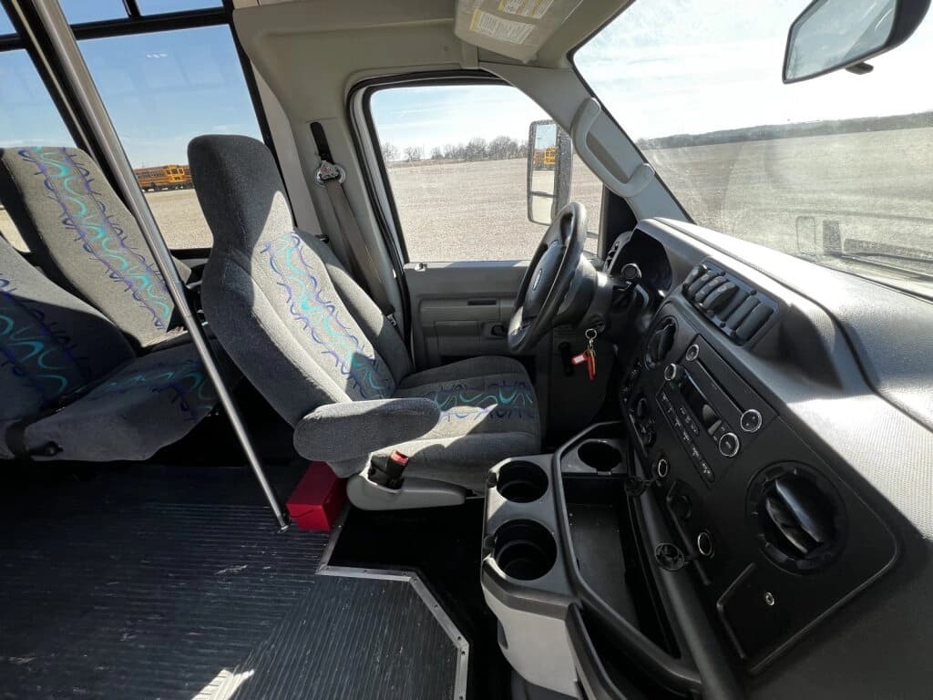 2017 Ford Eldorado Shuttle Bus - Image 5