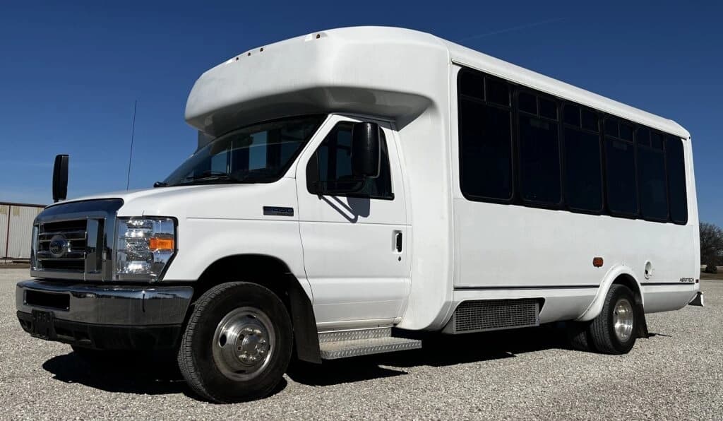 2017 Ford Eldorado Shuttle Bus - Image 3