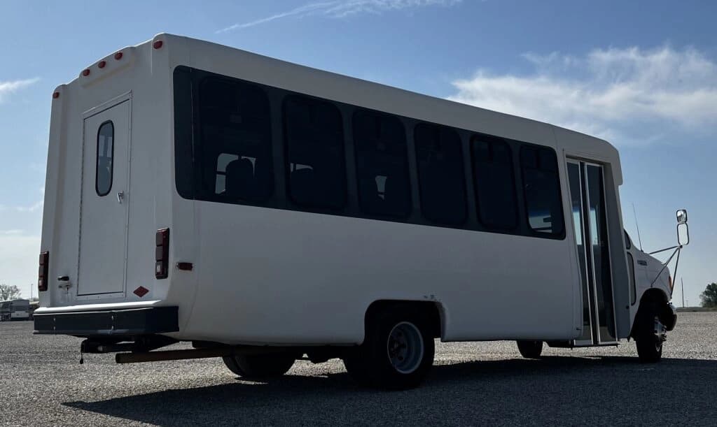 2004 Ford Diamond Shuttle Bus - Image 2