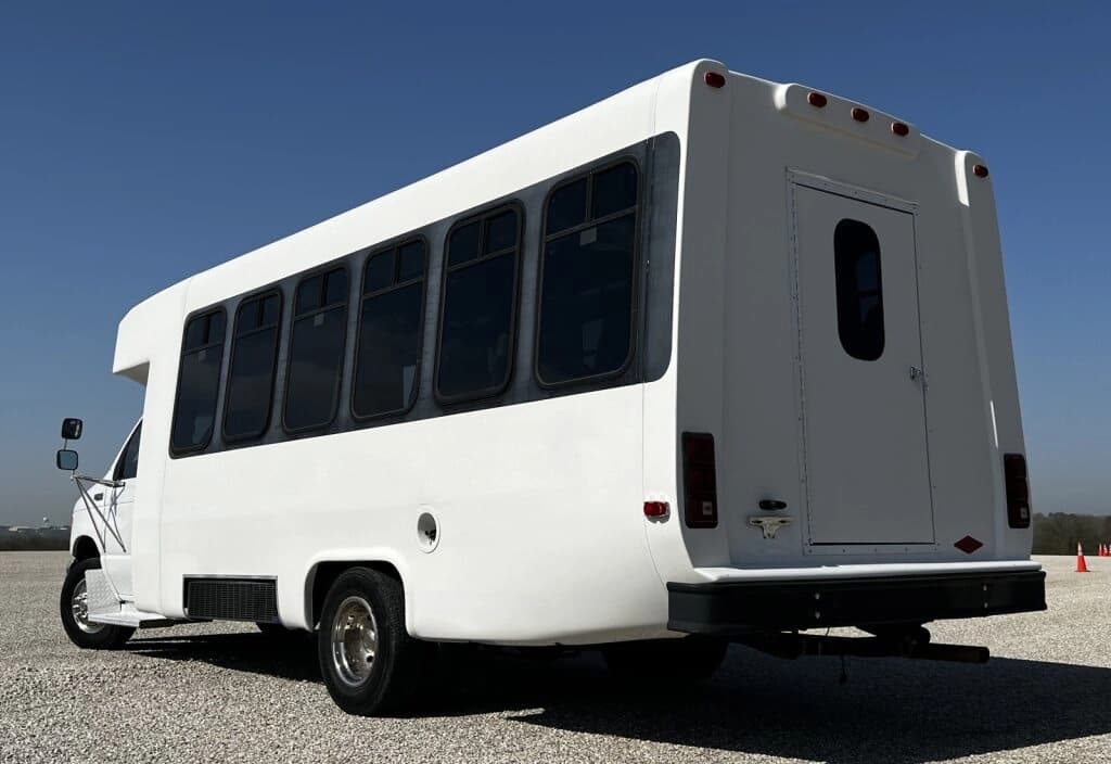 2004 Ford Diamond Shuttle Bus - Image 5