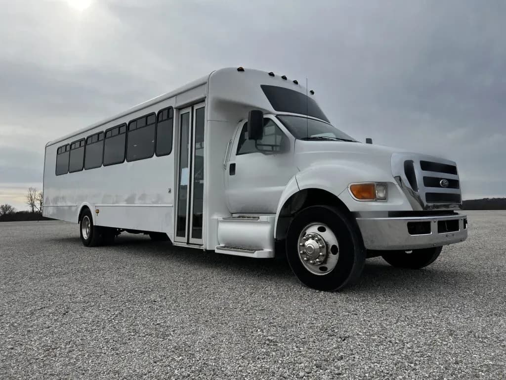 2015 Ford F650 Starcraft Shuttle Bus - Image 1