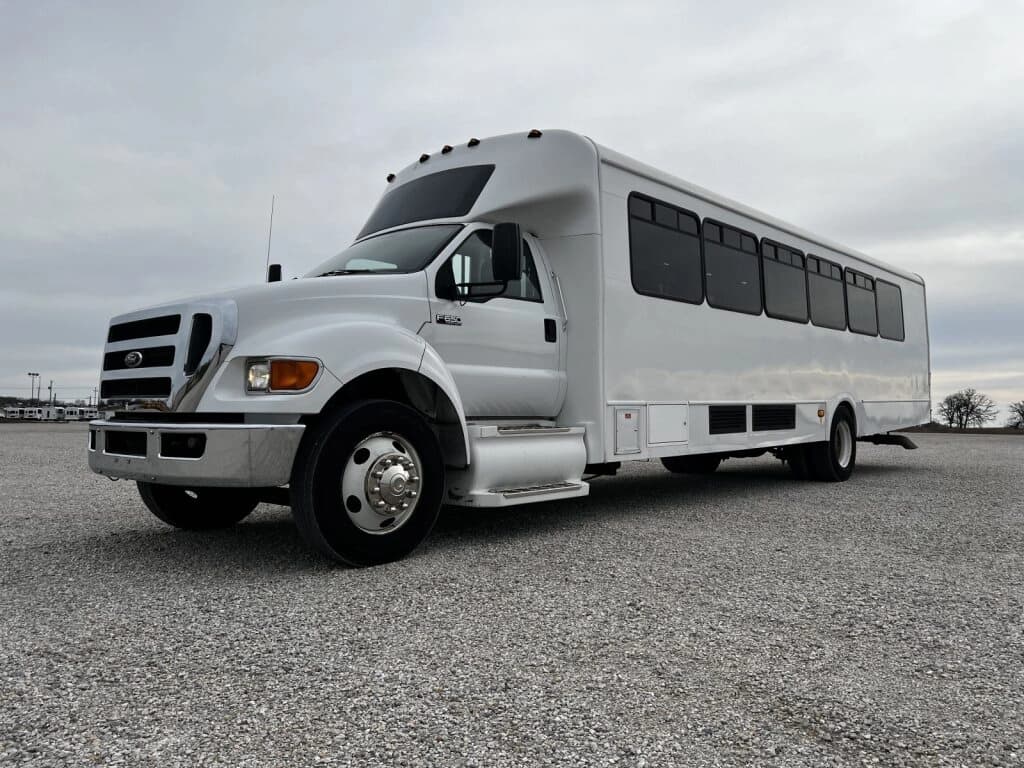 2015 Ford F650 Starcraft Shuttle Bus - Image 2