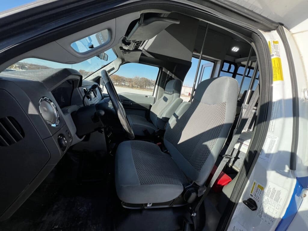 2015 Ford F650 Starcraft Shuttle Bus - Image 5