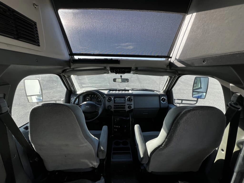2015 Ford F650 Starcraft Shuttle Bus - Image 6
