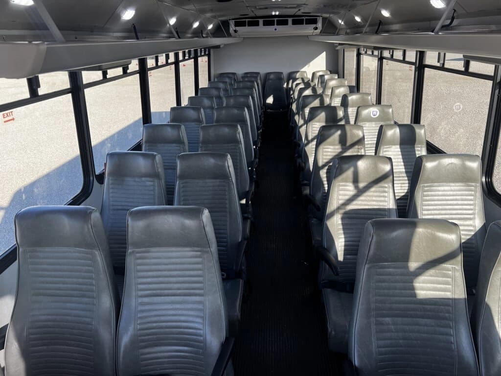 2015 Ford F650 Starcraft Shuttle Bus - Image 7