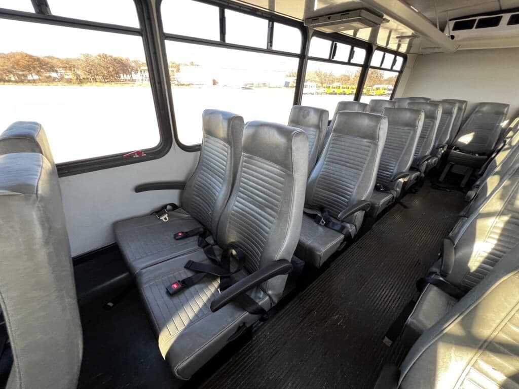 2015 Ford F650 Starcraft Shuttle Bus - Image 8