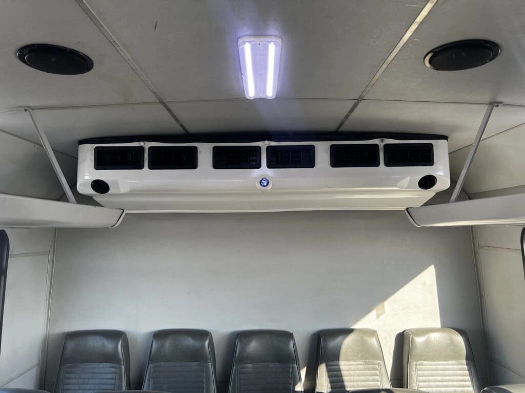 2015 Ford F650 Starcraft Shuttle Bus - Image 9