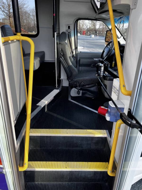 2017 Ford E-450 ADA Shuttle Bus - Image 18