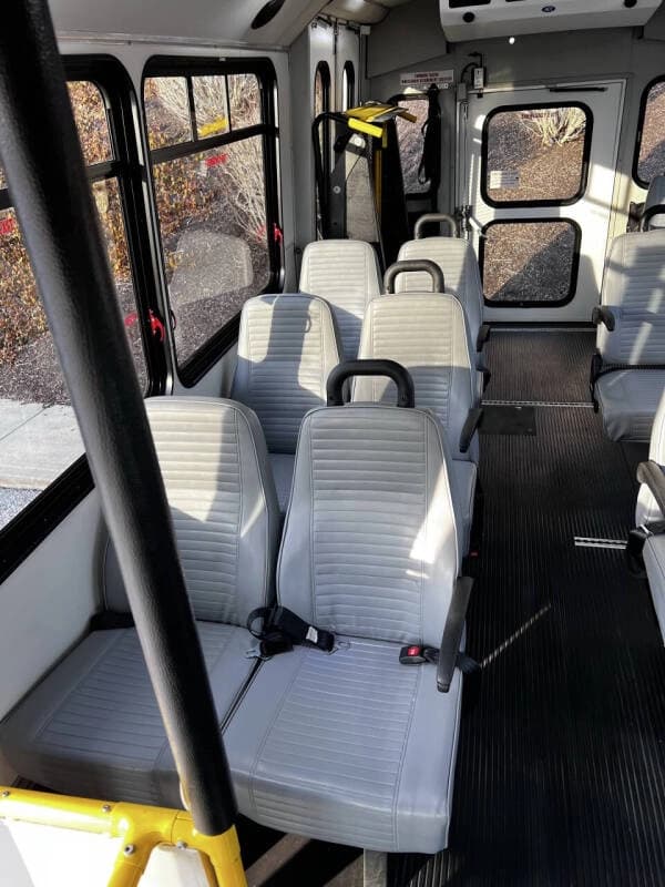 2017 Ford E-450 ADA Shuttle Bus - Image 19