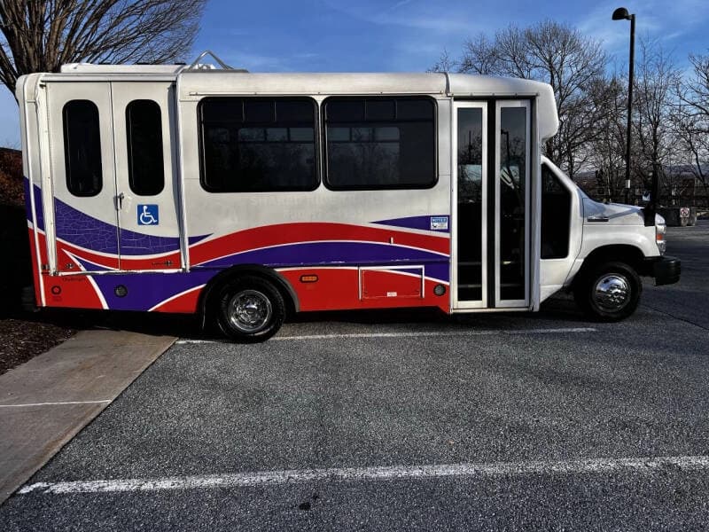 2017 Ford E-450 ADA Shuttle Bus - Image 7