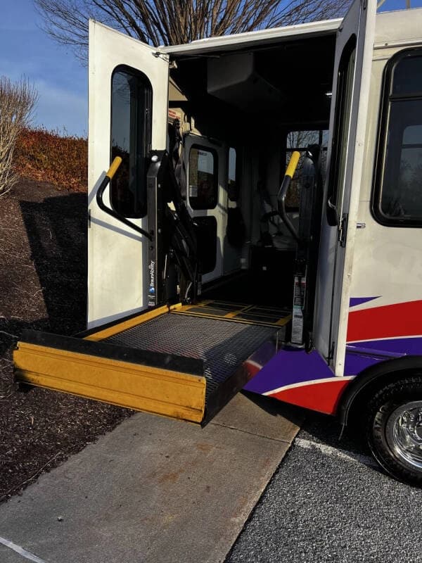 2017 Ford E-450 ADA Shuttle Bus - Image 9