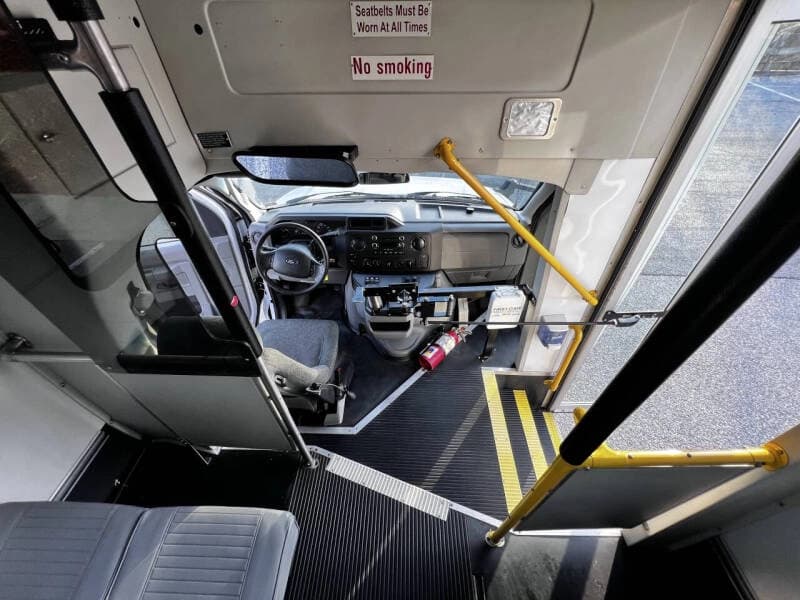 2017 Ford E-450 ADA Shuttle Bus - Image 21