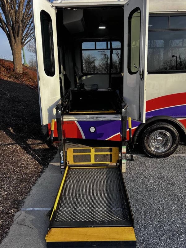 2017 Ford E-450 ADA Shuttle Bus - Image 11