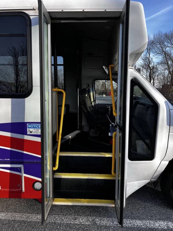 2017 Ford E-450 ADA Shuttle Bus - Image 10