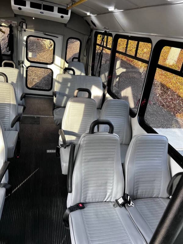 2017 Ford E-450 ADA Shuttle Bus - Image 23