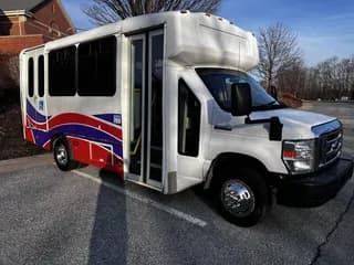 2017 Ford E-450 bus