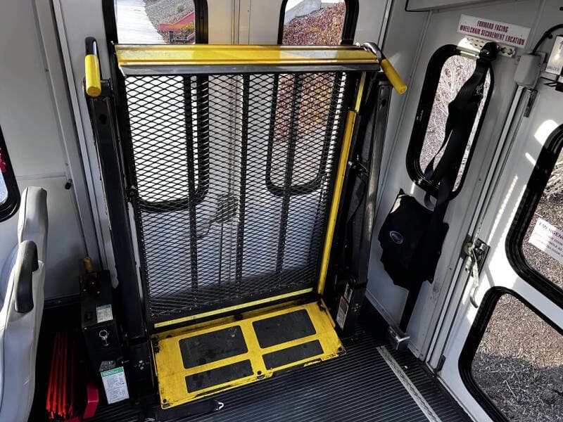 2017 Ford E-450 ADA Shuttle Bus - Image 17