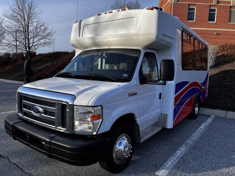 2017 Ford E-450 ADA Shuttle Bus - Image 5