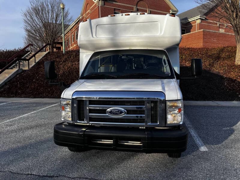 2017 Ford E-450 ADA Shuttle Bus - Image 6