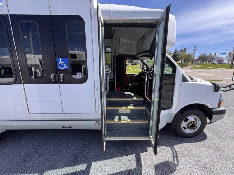 2014 Chevrolet Express 4500 ADA Shuttle Bus - Image 2