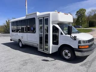 2014 Chevrolet Express 4500 bus