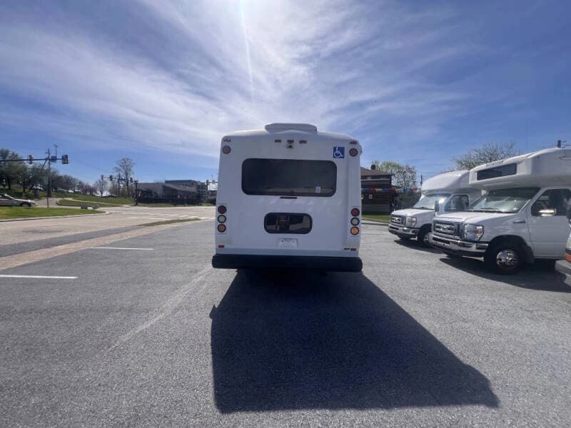2014 Chevrolet Express 4500 ADA Shuttle Bus - Image 7