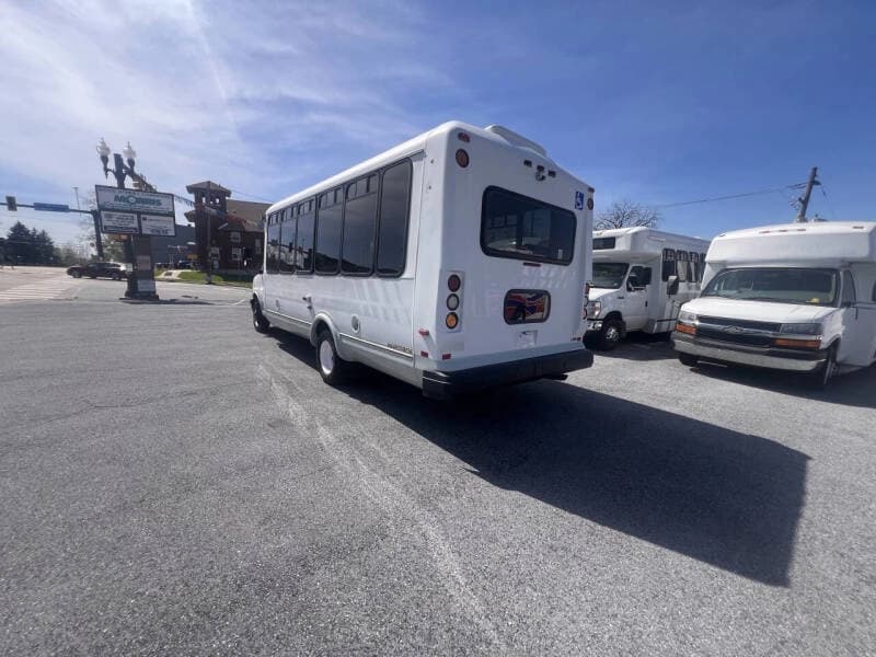 2014 Chevrolet Express 4500 ADA Shuttle Bus - Image 3
