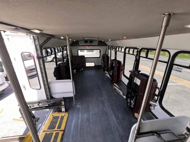 2014 Chevrolet Express 4500 ADA Shuttle Bus - Image 4