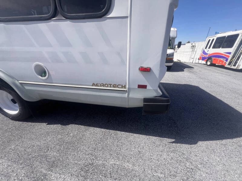 2014 Chevrolet Express 4500 ADA Shuttle Bus - Image 6