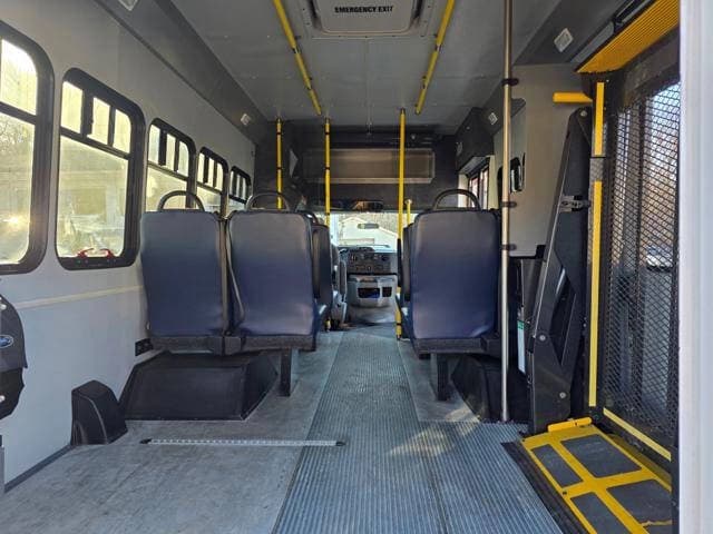 2017 Ford E350 Shuttle Bus - Image 25