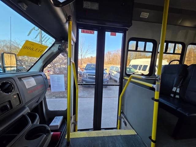 2017 Ford E350 Shuttle Bus - Image 30