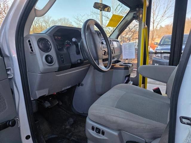 2017 Ford E350 Shuttle Bus - Image 13