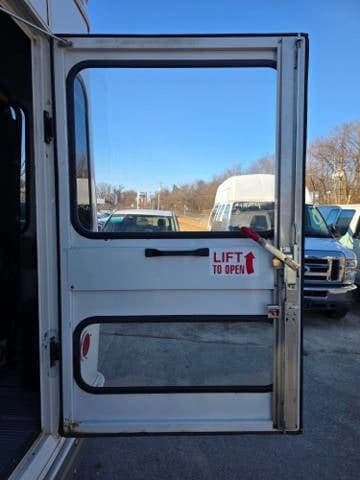2017 Ford E350 Shuttle Bus - Image 14