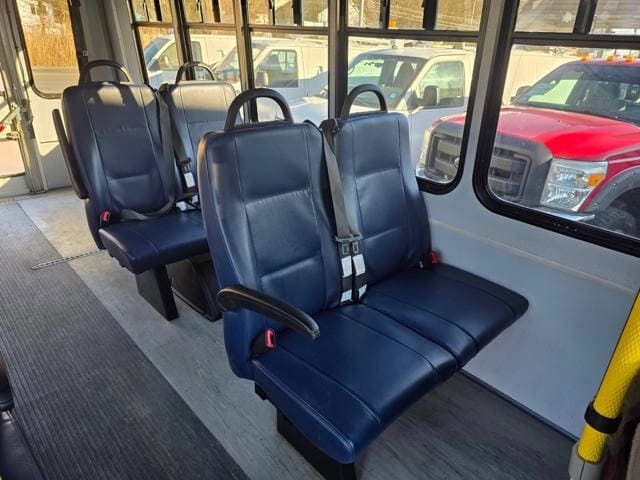 2017 Ford E350 Shuttle Bus - Image 33