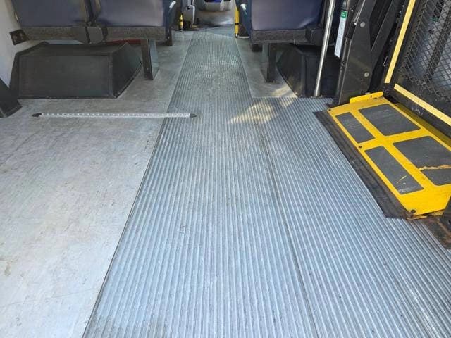 2017 Ford E350 Shuttle Bus - Image 34