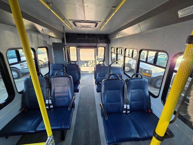 2017 Ford E350 Shuttle Bus - Image 36