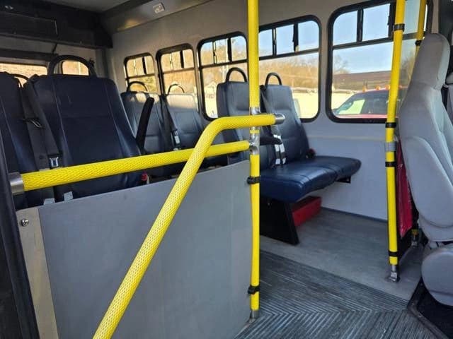2017 Ford E350 Shuttle Bus - Image 38