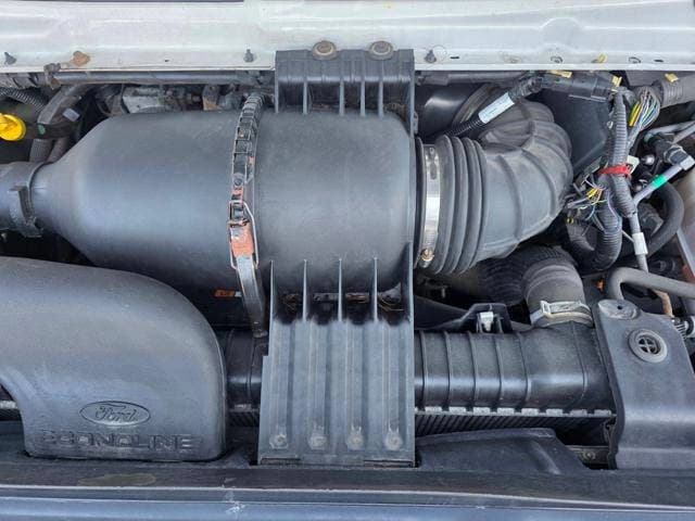 2017 Ford E350 Shuttle Bus - Image 18
