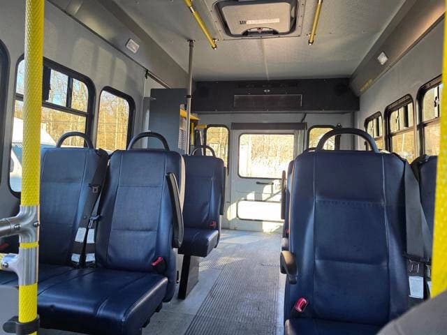 2017 Ford E350 Shuttle Bus - Image 10