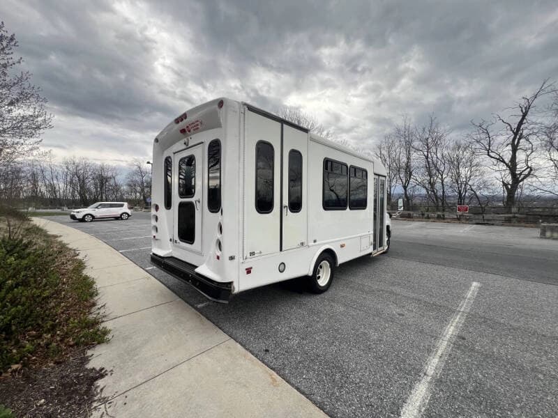 2018 Ford E-450 Shuttle Bus - Image 3
