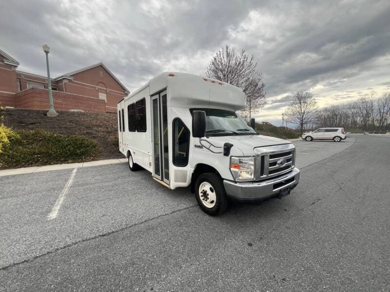 2018 Ford E-450 Shuttle Bus - Image 2