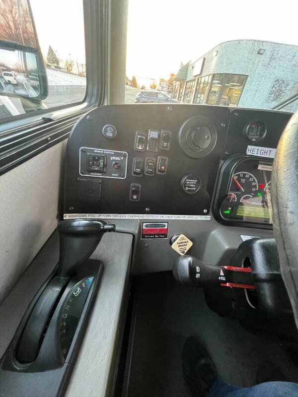 2011 Freightliner MC Mid Size Bus - Image 13
