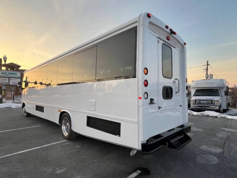 2011 Freightliner MC Mid Size Bus - Image 7